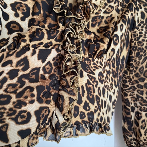 ESSUE LEOPARD PRINT CROPPED TOP - Picture 4 of 15